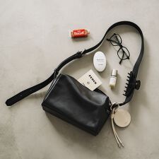 ラシット(russet)のレザースクエアショルダーバッグ(CE-1575)