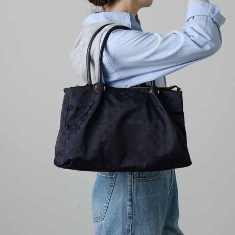 [^:RUZ1052121A0007]2025AWڂAg肵BȎOwg[gobOyfUCz炩Ȍ򊴂ƁAJ[O͂̃g[gobOBiȃiCfނR[fBl[gɂ肰Ȃ؂YĂ܂B3̎[Xy[XɕꂽOw\BzA|[`AX}zcȂǂ̕KiƎdłāAobO̒܂Bƌ̂ɁAC킸gTCY͂łBuƊvƁupvǂAg[gobOBZɁAڂꂽobOŐSn悢]TvXĂ݂܂񂩁Hy|CgzEו̎d₷Ow\̓Eʋ΂ɂxɂg₷RpNgȌځ~eʁEt@Xi[tC|PbgŖhƐEnh͓ɂ܂̂ŁA΂ߊ|̍ۂɂydlzEV_[xgO\2WAYdlEԌF}OlbgEt@Xi[E|PbgFt@Xi[|Pbg~1AI[v|Pbg~2E500mlybg{gAA4TCỸNAt@C[\yfށzBlackEGrayVbgƎJiCTenuNEYiCvBxAyď_炩̂ŁATeD̏iȌ򊴂oĂ܂Bn\ʂɎ㝛H(){Ă邽߁ẢJ≘ɋ̂ꂵ|CgB㝛H͌oNɂČʂ͔Ă܂܂BBlack/NavyVbg̑㖼Ƃ鐶nuiCWK[hvBmOWK[hDŕ\ĂA㝛H{Ă܂ByӎzE{vgpî߃V̂镔ALY镔ƁAɂĐ܂ꂽ̌̂Ȃł͂̌܂BEvv̕\͂Iт͂ł܂B\ߓVRfނł邱Ƃ̏エߒ悤肢܂BE܂G▀CɂFmւ̐Fڂ肪\܂Bmade in Japan---------------------------Cɓo^߂Ă܂EîCɓo^FJ[̍ēגʒmE݌ɐP_̒ʒmEZ[ʒm󂯎܂BEuĥCɓo^FV쏤iēׂȂǂ̃uh̏󂯎܂B