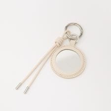 ラシット(russet)のミラー付きレザーチャーム(Z-217）