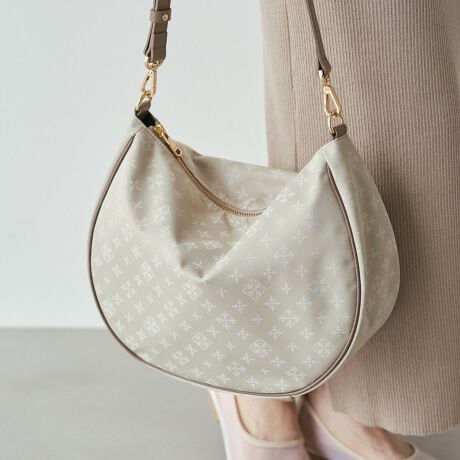 [^:RUZ1052222A0012]2025AWق̂ۂ݂ттVGbg₳ۂYAmÕV_[obOBy₩Ŏ₷Aʋ΂xX^C܂ŕL􂷂ACełByfUCẑɂقǂ悭tBbg郉Eh^ŁA₷₷݌vBV[gEO2ނ̃U[XgbvtAX^COɍ킹\łBfUCƁAp˔oX̗ǂ́BǂȃV[ɂȂ݁ARƎɎ肽ȂAfC[obOłBy|CgzEuhACRf郂mOŁAJWAɂȂ肷i悭܂E{̂͌yʂň₷AfC[Ɏg₷TCYEł΂߂łĝŁAʋ΁Eo킸E500mlybg{gAA5TCY̎蒠Ȃǂ΂וƓ[͂܂ydlzES[hEJ₷ȃt@Xi[̌EV_[SF55`85cmA|Ǝ΂ߊ|\łE|PbgFI[v|Pbg~2At@Xi[|Pbg~1EO|PbgFt@Xi[|Pbg~1yfށzVbg̑㖼Ƃ鐶nuiCWK[hvBmOWK[hDŕ\ĂA㝛H{Ă܂ByJ[WJzElCr[iBlack/NavyjcubÑx[XɃlCr[̃mOgݍ킹AVbg̖iJ[BJWArWlX܂ŃfC[Ɏ邱Ƃł܂BEGNiEcrujcƃx[W̒Ԃ̂悤ȁA݂J[Bi`ȗD̒ɏiAy₩Ȕo܂BEuEiPurple/BRjc[݂̂邭݃p[vɃuẼmO킹J[BsAlۂVbNȈۂɁBELiCamel/Grayjĉ݂LɁAO[̃mO킹iȔzFB炩ȃg[̒ɒmIYAG߂킸g₷J[łB----------------------------------------------------Cɓo^߂Ă܂BEîCɓo^FJ[̍ēגʒmE݌ɐP_̒ʒmEZ[ʒm󂯎܂BEuĥCɓo^FV쏤iēׂȂǂ̃uh̏󂯎܂B