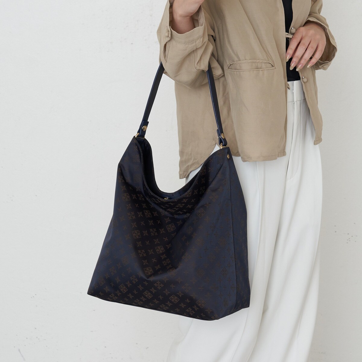 新品タグ付き♡russet ブラック　2way ショルダーバッグ　ハンドバッグ ラシット russet 2Wayショルダーバッグ(SF－007) （Black/Navy