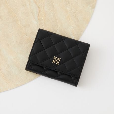 [^:RUZ1052281A0002]y2025AWziȉ̂郌U[ɁAӂƂLeBOXeb`{zBtg̃S[hSANZgɂȂAl̐ꂽۂo܂B̂Ђ傫߂̃TCYŁA̎[3ɕĂAd\BD͔ɐ܂Ď[łTCYɂȂĂ܂Bɂ̓J[h|Pbgt[|PbgĂAgQBJ[hEDEK[ł܂EHbgłB~jobOɂ܂₷AigɂTuɂ􂷂iłBPOINTEiȃLeBOfUCEtg̃S[hS؂₩ȃANZgɁEobOɂRpNgfUCdlJ[h|Pbg~4K~1t[|Pbg~1J[\LEubNiBlackjEuEiBrownjyӎzE{vgpî߃V̂镔ALY镔ƁAɂĐ܂ꂽ̌̂Ȃł͂̌܂BEvv̕\͂Iт͂ł܂B\ߓVRfނł邱Ƃ̏エߒ悤肢܂BE܂G▀CɂFmւ̐Fڂ肪\܂B----------------------------------------------------Cɓo^߂Ă܂BEîCɓo^FJ[̍ēגʒmE݌ɐP_̒ʒmEZ[ʒm󂯎܂BEuĥCɓo^FV쏤iēׂȂǂ̃uh̏󂯎܂B