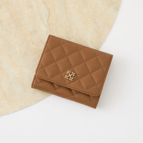 [^:RUZ1052281A0002]y2025AWziȉ̂郌U[ɁAӂƂLeBOXeb`{zBtg̃S[hSANZgɂȂAl̐ꂽۂo܂B̂Ђ傫߂̃TCYŁA̎[3ɕĂAd\BD͔ɐ܂Ď[łTCYɂȂĂ܂Bɂ̓J[h|Pbgt[|PbgĂAgQBJ[hEDEK[ł܂EHbgłB~jobOɂ܂₷AigɂTuɂ􂷂iłBPOINTEiȃLeBOfUCEtg̃S[hS؂₩ȃANZgɁEobOɂRpNgfUCdlJ[h|Pbg~4K~1t[|Pbg~1J[\LEubNiBlackjEuEiBrownjyӎzE{vgpî߃V̂镔ALY镔ƁAɂĐ܂ꂽ̌̂Ȃł͂̌܂BEvv̕\͂Iт͂ł܂B\ߓVRfނł邱Ƃ̏エߒ悤肢܂BE܂G▀CɂFmւ̐Fڂ肪\܂B----------------------------------------------------Cɓo^߂Ă܂BEîCɓo^FJ[̍ēגʒmE݌ɐP_̒ʒmEZ[ʒm󂯎܂BEuĥCɓo^FV쏤iēׂȂǂ̃uh̏󂯎܂B