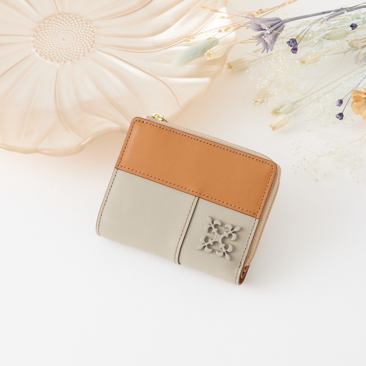 財布 レディース 二つ折り 新品 russet ラシット モノグラム レザー 黒 ラシット(russet) 二つ折り財布・三つ折り財布 の一覧 | マルイ