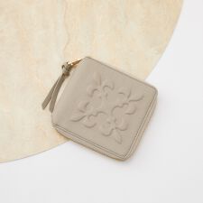 エンボスモノグラムラウンドウォレット(SO-431)