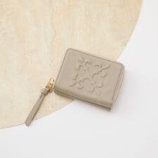 ラシット(russet) 二つ折り財布・三つ折り財布 (ベージュ系) の一覧 