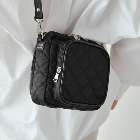 [^:RUZ1052222A0005]2025AWyfUCzRpNgȃTCYȂA݊̂XNGA^BLeBOfނy₩oA[h_炩ȈۂɁBtgƔwʂɂ͗̊̂t@Xi[t̃|PbgzuAlƔȂANZĝfUCvXĂ܂By|CgzEtgƔwʂ2̃|PbgŁA[͂Ǝg𗼗E\̂fގgŁÅƉŝ郋bNXERpNgȂ̂ɋ@\IŁAƂo◷sɂEXgbvO\ŁA莝̃xgɕtւăAW邱Ƃł܂ydlzEJ_ut@Xi[EU[V_[xgiS99.5`118cmjEO|PbgFt@Xi[|Pbg~2E|PbgFI[v|Pbg~3yfށzVbgƎJiCTenAuTHE CLOUDS NYLONvɃLeBOH{܂BxAyď_炩̂ŁATeD̏iȌ򊴂oĂ܂Bn\ʂɎ㝛H{Ă邽ߑ̉J≘ɋAʂɂ́AȂ̐oy邽߂ɃJ_[H{Ă܂ByJ[WJzEubNiBlackjc܂₩Ȍ򊴂iɉfubNBdȍATeD̂炩ȉɂāAقǂ悭y₩ȈہBE`R[O[iCharcoaljcŝjAX͂̃`R[O[B炩AO[܂ۂŁAꂽl̃X^CɎRƂȂ݂܂ByӎzE_炩̃LeBOH{Ă܂BEn̓An@ۂ̊ԂȂoĂ\܂Bgp󋵂ۊǏ󋵂ɂقȂ܂\߂BEnɎ{ĂXeb`Ɏvxgł̈|ɂӂB؂ꂽꍇACo܂̂ŗ\߂EJ⊾ɔGꂽƂ́AzŐ@悤ɐ@ĉBV~ɂȂ\܂̂łӂB----------------------------------------------------Cɓo^߂Ă܂BEîCɓo^FJ[̍ēגʒmE݌ɐP_̒ʒmEZ[ʒm󂯎܂BEuĥCɓo^FV쏤iēׂȂǂ̃uh̏󂯎܂B