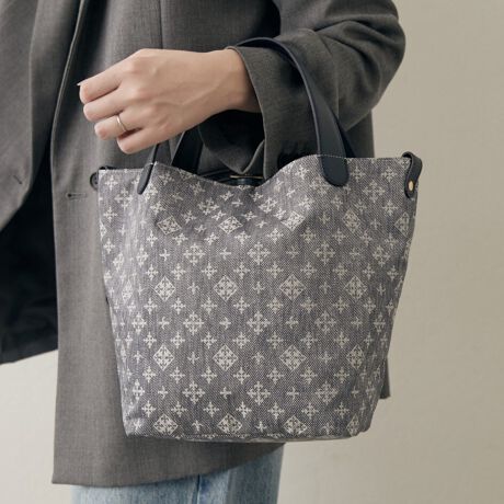 [^:RUZ1052221A0003]ƊƉ؂₩AɁBiȘȂ܂Ǝp˔Aꂢ߃iCg[gB肰Ȃ؂€YĂ郂mOA̃X^CRɊiグĂ܂ByfUCzۂ݂}ƂtHɁAc̃VGbggݍ킹邱ƂŁAꂽۂɁB{fBɂ̓Vbg̃mOiCWK[hfނBȂ痎g[ŁA咣R[fɒa܂Bnhɂ̓U[炢An̂fUCɎdグ܂BJɂrusset̃SS[h̃v[gp[cgpBS[h̋Ƃۂɂ܂Ƃ߂Ă܂By|CgzEʋ΂₫Ɗ̗~oɂ傤ǂAiȃiCobOEׂȂnh́AɃtBbg₷₷ɂzEJRƋŕ߂邱ƂŁAӂƂVGbgydlzES[hEO\ȃU[xgt2WAYdlE|PbgFI[v|Pbg~1At@Xi[|Pbg~1EO|PbgFt@Xi[|Pbg~1yJ[WJzElCr[iBlack/NavyjcubÑx[XɃlCr[̃mOgݍ킹AVbg̖iJ[BJWArWlX܂ŃfC[Ɏ邱Ƃł܂BEuEiPurple/BRjc[݂̂邭݃p[vɃuẼmO킹J[BsAlۂVbNȈۂɁBEGNiEcrujcƃx[W̒Ԃ̂悤ȁA݂J[Bi`ȗD̒ɏiAy₩Ȕo܂BECfBSu[iDenimjcfj̃vg{J[Bقǂ悢EHbVÃmOu₩Ōy₩ȈۂY܂B----------------------------------------------------Cɓo^߂Ă܂BEîCɓo^FJ[̍ēגʒmE݌ɐP_̒ʒmEZ[ʒm󂯎܂BEuĥCɓo^FV쏤iēׂȂǂ̃uh̏󂯎܂B