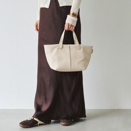 [^:RUZ1052321A0003]2ނ̃nhgA~j}Őꂽ2WAYg[gBV{̂_炩ȃU[ƁAʂȂ^XfUCiĂ܂ByfUCzZnh͎莝ɁAnh͌|ɑΉBgpȂnh͂Ǝ[łdlŁAX^CV[ɍ킹Ĉۂ`FWł܂BRpNgȃTCYȂAigɏ\Ȏ[͂Ă܂By|CgzEnhgĊy߂2WAYdlEnh[łX}[gȐ݌vE~j}œsIȈۂ̃^XfUCE͖邢LiJ[U[pCsOōו܂ŏ㎿ɁydlzEnh2iZEjE|PbgiI[v|Pbg~1jyJ[WJzEubNiBlackjc[݂̂ubNBVo[V[vYA[hȈۂɁBEAC{[iIvoryjc炩̂AC{[B邢g[R[fBl[gy₩Ɏdグ܂BMade in Japan----------------------------------------------------Cɓo^߂Ă܂BEîCɓo^FJ[̍ēגʒmE݌ɐP_̒ʒmEZ[ʒm󂯎܂BEuĥCɓo^FV쏤iēׂȂǂ̃uh̏󂯎܂B