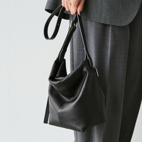 [^:RUZ1052322A0005]2025AWKvȉו[łARpNgȃU[obOB_炩ȃV{U[ɉfgA肰Ȃi̗ǂYĂ܂ByfUCzVvȂ痧̓IȃtHŁAIɂItɂރfUCBV_[xg͒߂\ŁA|E΂ߊ|ǂy߂܂BRpNgTCYȂ炵ƃ}`Aڈȏ̎[͂𔭊܂By|CgzEԂȂpIȎ[́EX^Cɍ킹7iK߂łV_[xgE{̃J[ɍ킹iubN^AC{[̓Vo[AO[W̓S[hjE͖邢LiJ[ŁAg₷g₷ydlzEV_[xg߉i7iKF61.5`98cmjE|PbgFI[v|Pbg~1At@Xi[|Pbg~1yJ[WJzEubNiBlackjc[݂̂ubNBVo[V[vYA[hȈۂɁBEAC{[iIvoryjc炩̂AC{[B邢g[R[fBl[gy₩Ɏdグ܂BEO[WiGrayBeigejcO[ƃx[Wقǂ悭uhjAXJ[BȂAiƏ_炩˔\g[łBMade in Japan----------------------------------------------------Cɓo^߂Ă܂BEîCɓo^FJ[̍ēגʒmE݌ɐP_̒ʒmEZ[ʒm󂯎܂BEuĥCɓo^FV쏤iēׂȂǂ̃uh̏󂯎܂B