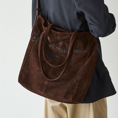 [^:RUZ1052421A0001]2025AWdɂAvCx[gɂBǂȃV[ɂƂȂށA~j}ŐꂽXG[hg[gBʂƂfUCɎ w̃XeVA[g{t@bViuȈiByfUCz|łnhɉāA΂ߊ|łV_[xgt2WAYdlBוA󂯂Ƃɂ􂵂Ă܂Bʋ΂ɂ͌|ŃX}[gɁAx̓tɎ΂ߊ|ŁBς邾ŁAX^CO̕L܂B{vXG[hȂł͂̏_炩ȕ́AgтɎɓ݁AoNωŷ݂ЂƂɁBɂ肰Ȃ㎿ꂽɂ߂łBXeV1_1_ƂŃvgĂ̂ŁACN̂ꊴɌA1iɁBy|CgzEA4TCYcǂłAʋ΂ɂS̎[́E{vȂ430gƌyʂŁA₷dオE炩ȑfނƂƂtHŁAȂꂽۂɁE͌ѕRdlB΂Ɏg΍̂ו[\ydlzEt̃nhƁA΂ߊ|xĝQWAYE|PbgFt@Xi[|Pbg~1AI[v|Pbg~2EO|PbgFt@Xi[|Pbg~1yfށz{̋vXG[hgpB炩ȎƉŝFAɎ邽тɐSn悢ʂ܂BR̂̃X^Cɂn݁Aɂ肰Ȃ㎿YfނłByJ[WJzEO[iGrayjcX[L[O[Al̑ɏiȔvXB̓ŕ\ςA킢[FjAXJ[BXeVvgFI want to know,  Where each of those dots came from,where er are goingïǂ琶܂Aǂ֌̂m肽jE_[NuEiD.BrownjcԂ݂ق̂܂񂾃uEA݂Ɛ[݂iȃJ[BȂ݂̂悢uEADRȈۂɁBXeVvgFDont't crowd, Choose solitude.iQȁAǓƂIׁjyӎzEn̓ACňߗޓɐFڂ肷\܂BEԂł̖CAJȂǔGꂽԂł͓ɒӂKvłB@JȂǂŔGꂽꍇ́Azŏo邾ĉB݂JřɂȂ܂BE₷̂ŁAhXv[ŎOɖh~邱Ƃgp͒JȃubVOKvłB@܂A؂LY₷̂ŁAFѕ݂1_1_Ⴂ܂BXEF[h{̓yŒ΂Ǝv܂BEvg͉iIł͂ȂACoNωɂ蔖Ȃ\܂B܂Avǧ̍͂Iт܂BMade in Japan w /Tsutomu Moriya쌧zKsƓƂ̓񋒓_𒆐Sɑn슈sĂBKfUCƌAA[gfBN^[fUCi[ƂĊ􂵁AߔN̓XeVA[eBXgAAuXgNgyCeBOA[eBXgƂĊLBInstagram: @tsutomu_moriya----------------------------------------------------Cɓo^߂Ă܂BEîCɓo^FJ[̍ēגʒmE݌ɐP_̒ʒmEZ[ʒm󂯎܂BEuĥCɓo^FV쏤iēׂȂǂ̃uh̏󂯎܂B