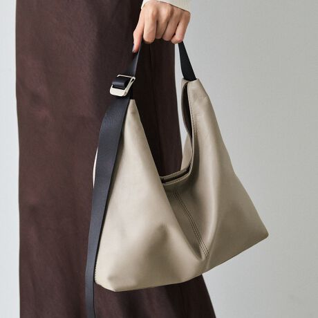 [^:RUZ1052422A0005]2025AW悢TCYŁÃX^CɊYU[V_[BA4͓ȂǁAKvȉו莝X}[g͂łB̂郌U[gpAtƏi˔fUCɎdグ܂ByfUCzRpNgŌyɎĂMTCYBz500mlybg{g܂pȂAꂢ߂ɂJWAɂ݂܂B̃I[v|Pbg2͂ėĔzuĂAJ̃}Olbg܂܂łX[YɃANZXłdlBA4Ȃʋ΂xobOɂ҂̃oXłBy|CgzEz500mlybg{g܂邿傤ǗǂTCYEyʂŎ₷A|X^CɍœKE}Olbg܂܂łg₷\Ê郌U[AVvȂiȈۂvXEfC[ɂʋ΂ɂ􂷂閜\obOydlzEFI[v|Pbg~2izujAt@Xi[|Pbg~1EJɃ}Olbgyfށz{̋vgp\tgU[Byʂŏ_炩G肪ǂARȃV킢[߂܂BgقǂɕA̕\ɈĂ̂͂łByJ[WJzEubNiBlackjcǂȃX^CɂiɓށAx[VbNȃubNBEO[WiGrayBeigejc炵oAۂ^jAXJ[ByӎzE{vgpî߁AVLYȂǈ_Ƃ̌̍܂BEv̕\͂Iт܂BVRfނ̓ƂĂBEG▀CɂFEFڂ肷\܂̂łӂB----------------------------------------------------Cɓo^߂Ă܂BEîCɓo^FJ[̍ēגʒmE݌ɐP_̒ʒmEZ[ʒm󂯎܂BEuĥCɓo^FV쏤iēׂȂǂ̃uh̏󂯎܂B