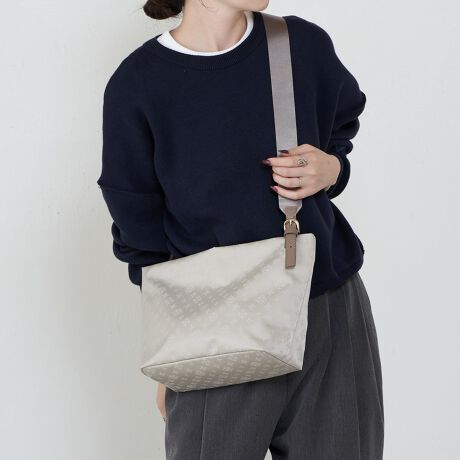 [^:RUZ1052421A0002]iCWK[hfނɁAiȋvnh킹2WAYg[gobOB@\ƃfUC𗼗dĂŁA킩炨o܂ŕL􂵂܂ByfUCz{̂ɂ̓iCWK[hgpAyƑϋv𗼗BnhdlŌ|ɂ傤ǂ悭At̃V_[xggΎ΂ߊ|\łB{̗[ɔ݂Axĝ悤ɃnhtfUC|CgB500mlybg{gŎ[łAڈȏ̎pĂ܂By|CgzE΂ߊ|^|2WAYdlEobO{̂ɔzfUCE500mlybg{gɓTCYEOɖLxȃ|PbgtŎ[́ydlzES[hgpEOFt@Xi[|Pbg~1EFt@Xi[|Pbg~1AI[v|Pbg~2EC[FVt@Xi[^CvËقȂ2{̃xgtyfށzVbg\uiCWK[hvgpBmOWK[hDŕ\A_炩ƂȂ₩˔Ă܂B㝛H{Ă邽߁ẢJ≘ɂSłByJ[WJzEGNiEcrujcƃx[W̒Ԃ̂悤ȁA݂J[Bi`ȗD̒ɏiAy₩Ȕo܂BElCr[iBlack/NavyjcubÑx[XɃlCr[̃mOgݍ킹AVbg̖iJ[BJWArWlX܂ŃfC[Ɏ邱Ƃł܂BEuEiPurple/BRjc[݂̂邭݃p[vɃuẼmO킹J[BsAlۂVbNȈۂɁBECfBSu[iDenimjcfj̃vg{J[Bقǂ悢EHbVÃmOu₩Ōy₩ȈۂY܂BMade in Japan----------------------------------------------------Cɓo^߂Ă܂BEîCɓo^FJ[̍ēגʒmE݌ɐP_̒ʒmEZ[ʒm󂯎܂BEuĥCɓo^FV쏤iēׂȂǂ̃uh̏󂯎܂B