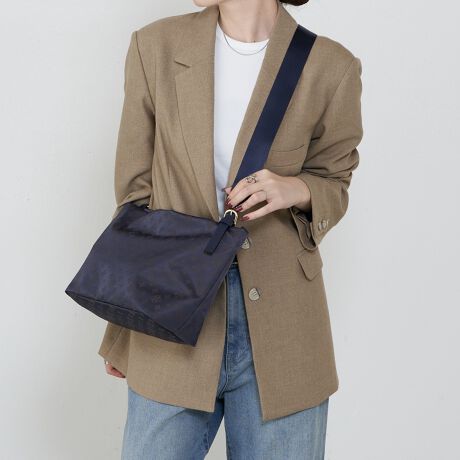 [^:RUZ1052421A0002]iCWK[hfނɁAiȋvnh킹2WAYg[gobOB@\ƃfUC𗼗dĂŁA킩炨o܂ŕL􂵂܂ByfUCz{̂ɂ̓iCWK[hgpAyƑϋv𗼗BnhdlŌ|ɂ傤ǂ悭At̃V_[xggΎ΂ߊ|\łB{̗[ɔ݂Axĝ悤ɃnhtfUC|CgB500mlybg{gŎ[łAڈȏ̎pĂ܂By|CgzE΂ߊ|^|2WAYdlEobO{̂ɔzfUCE500mlybg{gɓTCYEOɖLxȃ|PbgtŎ[́ydlzES[hgpEOFt@Xi[|Pbg~1EFt@Xi[|Pbg~1AI[v|Pbg~2EC[FVt@Xi[^CvËقȂ2{̃xgtyfށzVbg\uiCWK[hvgpBmOWK[hDŕ\A_炩ƂȂ₩˔Ă܂B㝛H{Ă邽߁ẢJ≘ɂSłByJ[WJzEGNiEcrujcƃx[W̒Ԃ̂悤ȁA݂J[Bi`ȗD̒ɏiAy₩Ȕo܂BElCr[iBlack/NavyjcubÑx[XɃlCr[̃mOgݍ킹AVbg̖iJ[BJWArWlX܂ŃfC[Ɏ邱Ƃł܂BEuEiPurple/BRjc[݂̂邭݃p[vɃuẼmO킹J[BsAlۂVbNȈۂɁBECfBSu[iDenimjcfj̃vg{J[Bقǂ悢EHbVÃmOu₩Ōy₩ȈۂY܂BMade in Japan----------------------------------------------------Cɓo^߂Ă܂BEîCɓo^FJ[̍ēגʒmE݌ɐP_̒ʒmEZ[ʒm󂯎܂BEuĥCɓo^FV쏤iēׂȂǂ̃uh̏󂯎܂B