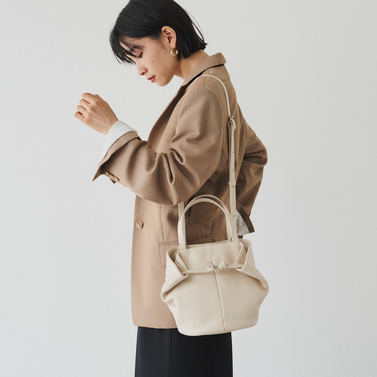 【極美品】24SS ラシット ハンドバッグ　ショルダーバッグ　2way 本革 russet（ラシット） ショルダーバッグ バッグ レザー2WAYショルダー