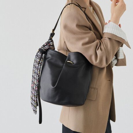 [^:RUZ1052522A0002]2025AWiƋGߊЂƂɂAcC[hXJ[ttU[obOBNVJȕ͋CZȂAɓރVvŁAR[fBl[giグ܂ByfUCz悢TCYƏ_炩ȃtH͂̃oPc^obOBOʂɐ܂荞݂ꂽ̓IȃfUCŁAVvȂۓIɎdグ܂BO\ȃcC[hXJ[tA؂₩ƃV[Y[hYANZgɁBC⑕ɍ킹āA\̕ωy߂܂By|CgzEx[VbNȃtHɋGߊvXcC[hXJ[ttEV_[xg͒ߒ\ŃV_[ɂ΂ߊ|ɂΉEOʂ̐܂荞݃fUCŁA悢vXE}OlbgdlŊJ₷AfC[gɍœKE͏iȃS[hJ[ł܂Ƃ߁AŜɉ؂₩YĂ܂ydlzEJ[FS[hEJF}OlbgE|PbgFI[v|Pbg~1yfށz炩ȎGƌy₩͂̃\tgU[Bv{̔𐶂~j}ȕ\ŁAǂȑɂRɗn݂܂BƂƂȂAقǂ̌yŃfC[Ɏ₷AVbg炱ł㎿fނłBcC[h́A100Nȏ̗jCOh̘V܃[J[uLINTONЁv̐ngpBAFEfށE▭ɍ荇Aꖇ̐n̒ɖLȕ\𐶂ݏo܂BNVbNłȂ烂_A؂₩łȂiB̐D̔ȂɃA[ĝ悤ȍʂY܂BcC[hgubNFE[A|A~hArXR[XAANARbgA|E^A|GXeAC{[FRbgATCNRbgA|A~hA^bN|GXeA|GXeArXR[XA|E^AE[_[NuEFE[A|A~hAANArXR[XA|GXeAVNyJ[WJzEubNiBlackjc[hň܂ہBcC[h̉؂₩fJ[BEAC{[iIvoryjcy₩ŏ炵g[BcC[hƂ̃RgXg_炩ȕ͋CɁBE_[NuEiD.BrownjĉFŁANVJȃ[hoBMade in JapanyӎzE{vgpî߃V̂镔ALY镔ƁAɂĐ܂ꂽ̌̂Ȃł͂̌܂BEvv̕\͂Iт͂ł܂B\ߓVRfނł邱Ƃ̏エߒ悤肢܂BE܂G▀CɂFmւ̐Fڂ肪\܂BEt̃cC[hn͑@ׂȂ߁A|ɂ͏[ӂB̔MA􂢂͐n̕𑹂˂\܂B----------------------------------------------------Cɓo^߂Ă܂BEîCɓo^FJ[̍ēגʒmE݌ɐP_̒ʒmEZ[ʒm󂯎܂BEuĥCɓo^FV쏤iēׂȂǂ̃uh̏󂯎܂B