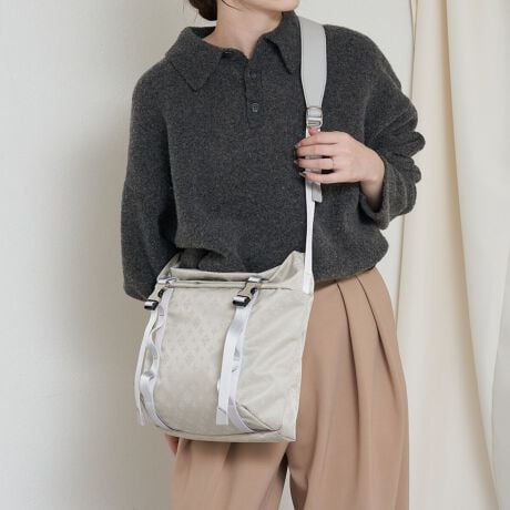 [^:RUZ1052522A0004]y₩ɎĂāÂoɂ傤ǗǂTCY2WAYV_[obOBAEghA̋CyƓsIȃ[h|킹fUCŁAĩX^CɎRƂȂ݂܂BVbg炵mOg[Ig[ŐDグWJ[hńÅpxŕ\ςA肰ȂiBRpNgȂ500mlybg{gcɎ܂AKvȂ̂莝^ׂoX̗ǂobOłByfUCz_炩ȃtHɁA@\IȃAEghAvf~bNXV[Y̏TCYB{̂̓iCWJ[hgpAn̂悤ɌČƃmOӂƕяオAs\͂łBV_[Xgbv̌ĕɂ̓U[̗pAJWAłlۂdオ|CgɁB܂AtgɂobNAfUC̃ANZgƂĒ悢݊YĂ܂BVvȕɂ킹₷AR[fBl[g̕LĂiłBy|CgzEz500mlybg{g܂AfC[Ɏg₷RpNgTCYEyɎĂTCYŁAx̂ogyɓɂEV_[xg͒߂łA|E΂ߊ|2WAYdlEJ傫JAF悭ו̏oꂪX[YETCht@Xi[ANZX\ŁA}̃V[ł֗Eɂ̓t@Xi[|PbgƃI[v|Pbgtŏ₷E_炩ȃU[̌Ăւ̕SyAԂłKydlzEFt@Xi[|Pbg~1AI[v|Pbg~1EOFwʃI[v|Pbg~1E500mlybg{g[\icOKjEV_[xg͒߉A|E΂ߊ|ΉEnhłg2WAY݌vETCht@Xi[Ń_CNgɓփANZX\yfށziȌƑ@ׂȃmO͂̃iCWK[hB{̐ŐDグȂ߂炩ȎƔFłBy₩ȎgSnȂ睛ÃX^Cɉ؂€Y܂ByJ[zEubNiTrv-Blackjc[ubNɃmO킹VbNȃJ[BT߂ȃRgXgŕiAN[Ń_ȕ͋Cy߂܂BEGNiEcrujcƃx[W̒Ԃ̂悤ȁA݂J[Bi`ȗD̒ɏiAy₩Ȕo܂B----------------------------------------------------Cɓo^߂Ă܂BEîCɓo^FJ[̍ēגʒmE݌ɐP_̒ʒmEZ[ʒm󂯎܂BEuĥCɓo^FV쏤iēׂȂǂ̃uh̏󂯎܂B