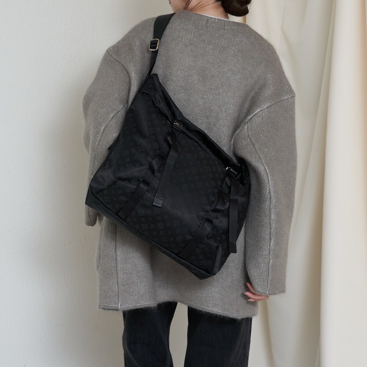 ナイロンジャガードメタルバックルショルダーバッグ L(CE-1656