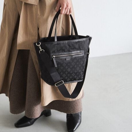 [^:RUZ1061121A0002]CX^COɍ킹ĕ\ςAo[Vudl̃g[gobOBñNEYiCʂƁA肰Ȃ؂€Y郂mOWK[hʁB̓̑ɊY2͋̕CA1̃obOŊy߂ACełByfUCz\ɂʂςƈۂقȂ2tFCXfUCBNEYiCʂ͂ƂVvۗ~j}ȕ\BmOWK[hʂ̓U[pCsOt@Xi[|Pbg̃fBe[ANZgɂȂAق̂ʊ̂fUCɎdオĂ܂Bǂ̖ʂŎĂR[fBl[gɎRƓ݁AɎg₷oXłBy|CgzE1ŁgnhƁgmOh2͋̕Cy߂郊o[VudlEAE^[̏ォłIɂ₷߃nhEtV_[xgŌ|E΂ߊ|\ig[gC̑zjEprɍ킹ĕ\ς邽߁AIEIt킸g₷fUCEߋȂŉו̏oꂪX[YBydlzEJFߋȂE|PbgiiCWK[hʁjFI[v|Pbg~1At@Xi[|Pbg~1EJ[FVo[imOʂ̃t@Xi[|PbgɂFgpjyfށz\ʁFNEYiCuhIWĩNEYiĆA[݂̂锭FƏiȉ́ByvŝɂDAfC[ɂꂢ߂ɂ}b`܂BVvȑɎ邾ŁAقǂ悢vXBʁFiCWK[hiȌƑ@ׂȃmO͂̃iCWK[hB{̐ŐDグȂ߂炩ȎƔFłBy₩ȎgSnȂ睛ÃX^Cɉ؂€Y܂ByJ[WJzEubNi\ Black^ Trv-BlackjĉubNɐ[ubNd˂VbNȔzFBT߂ȃRgXgŁAiŃ_Ȉۂ^܂BEO[i\ Gray^ Sand GreenjcCgO[ɃThO[킹iȔzFBWF̒ɂقǂ悭AꂽۂɎdオ܂BEsNi\ Gray^ BeigePinkjcCgO[Ƀx[WsN킹㎿ȔzFB₳̒ɂق̂؂₩A炵[hĂ܂ByӎzE㝛H͌oNɂČʂ͔Ă܂܂BEvgpɂ܂Ă͐G▀CɂFmւ̐Fڂ肪\܂BMade in Japan----------------------------------------------------Cɓo^߂Ă܂BEîCɓo^FJ[̍ēגʒmE݌ɐP_̒ʒmEZ[ʒm󂯎܂BEuĥCɓo^FV쏤iēׂȂǂ̃uh̏󂯎܂B