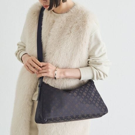 [^:RUZ1061122A0004]茩̂ɁAIuhIWĩNEYiĆA[݂̂锭FƏiȉ́ByvŝɂDAfC[ɂꂢ߂ɂ}b`܂BVvȑɎ邾ŁAقǂ悢vXByfUCzIȃCƂV[vȃtHBZ߂̃U[xgƒ߂̃iCxg2{tAV_[ł΂ߊ|łA͋CςĊy߂܂Bǂ̃xg߂ň芴AobNɌčׂȂ݌vŁAn̂iȈۂɁBy|CgzEڈȏɎ[łA12cm̂}`Bybg{g܂ݎPŎ߂eʁBEU[xgƃiCxg2WAYdlŁAX^CV[ɍ킹Ĉۂ`FWBEyʂŎ₷NEYiCƁA\LȃiCWK[h̐nJ[ɂĎgBEg̃obÓgוhƂɂ҂̃TCYBydlzEJFt@Xi[EOFt@Xi[|Pbg~1EFI[v|Pbg~1At@Xi[|Pbg~1EJ[FVo[yJ[WJzEubNiBlackjc򊴂邽ߏdȂ肷AǂȃX^Cɂiɓރx[VbNJ[BEuEiPurple/BRjc[݂̂邭݃p[vɃuẼmO킹J[BAiőlۂۂɁBEJiMochajc炩ȃJg[ɓnF̃mO킹J[BRȉ肪AiȃjAXY܂BJ[ɂďdقȂ܂uEAJF420gubNF390gyӎzE㝛H͌oNɂČʂ͔Ă܂܂BE{vgpî߃V̂镔ALY镔ƁAɂĐ܂ꂽ̌̂Ȃł͂̌܂BEvv̕\͂Iт͂ł܂B\ߓVRfނł邱Ƃ̏エߒ悤肢܂BE܂G▀CɂFmւ̐Fڂ肪\܂BMade in Japan----------------------------------------------------Cɓo^߂Ă܂BEîCɓo^FJ[̍ēגʒmE݌ɐP_̒ʒmEZ[ʒm󂯎܂BEuĥCɓo^FV쏤iēׂȂǂ̃uh̏󂯎܂B