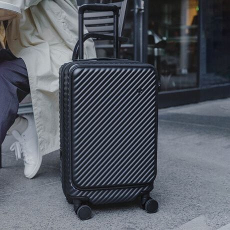 [^:05511]̗X^CɊY@\ƁAj킸g₷{̃J[fUCvXX[cP[XV[YAuRRgvBfUCƋ@\̂ЂƂЂƂɗƑfGɁAƉKɂȂACfAl܂Ă܂BwdԂ̒ȂǍGꏊłX}[gɎ^ׂAĒVGbg̃gN^CvB1[݂͌̂ו̂܂܎[ł̂ŁApbLȎIL܂BGLXph@\t36/44L^Cv́A1`3x̗sɂ߂ȃTCYłBېEȐ100Ȉȏ̋@݂ɑΉ\B[^^1^Cvt^̕t̂悤Ɏgpł1^CvBzeȂǂ̋Xy[XłAȃXy[Xŉו̏oꂪł܂B̂̂̂ŁA[₷pbLONNI2WAYtgI[vtg|PbgƂĂgp\ȁutgI[vvdlBQĒuƂ͉ɁAړɂ͏cɂJƂ\łBړ̂Ƃו̏oC˂Ȃł̂|CgB|Pbgg郁bV|PbgALt@Xi[łĂ悱JAǂłg₷|PbgzuBt^̃t@Xi[|PbǵAJ[fBKXg[Ȃǔđ傫̂̂ɕ֗łBd؂ShJ̒d؂́ANƊۂ߂ă{^ŗ߂邱Ƃ\BpbLOX[YɁBGLXph@\ŉוĂSȊg@\BTChɂĂt@Xi[JŁAeʂUP܂BgȂƂ̓t@Xi[߂Ă΃RpNgɁBLX^[Xgbp[dԂł̈ړȂǂŁA𗣂Ă]Ȃ֗ȃLX^[Xgbp[tB茳Ƀ{^zuĂ̂ŁA܂Ƀ^b`ő삪\łB~jobO֗ȃ~jobOtBƂhNz_[ƂāA肪ӂ肪ȈړɃX[cP[X̃nhɎtAOė̃~jobOƂĂg܂B񐫂ɗDAeՂɕ]\ȑoփLX^[Bg⎝ɍ킹4K\ȃvhCunhBJM̎sv3̃_CTSbNBfUC&J[{fBfUCɂHaNT炵uȂ݂Ȃ݂ȂȂ߃uv̗pB\ʂ͏ڗɂ}bgȎłB͖{̃J[ƂɈقȂfUC̋H{vgngpBȃjAXJ[̃{fBƃnh̃oCJ[fUCɃVo[̃^p[cANZgłB03FTElCr[09FtHOE[u11F\CEsN13FLhECG[Ƒp[gi[ƃVFAĎg郏g[̃VvfUCBgN^CvJ[łB01FWFbgEubN04FI[uEO[W点BȅƖ̊֌WɂAۂFقȂČꍇ܂B܂AĂ郂j^[̊ɂĂۂ̐FƑقȂꍇ܂B\ȂdlύXꍇ܂̂ł܂B