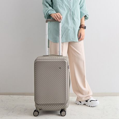 [^:05511]̗X^CɊY@\ƁAj킸g₷{̃J[fUCvXX[cP[XV[YAuRRgvBfUCƋ@\̂ЂƂЂƂɗƑfGɁAƉKɂȂACfAl܂Ă܂BwdԂ̒ȂǍGꏊłX}[gɎ^ׂAĒVGbg̃gN^CvB1[݂͌̂ו̂܂܎[ł̂ŁApbLȎIL܂BGLXph@\t36/44L^Cv́A1`3x̗sɂ߂ȃTCYłBېEȐ100Ȉȏ̋@݂ɑΉ\B[^^1^Cvt^̕t̂悤Ɏgpł1^CvBzeȂǂ̋Xy[XłAȃXy[Xŉו̏oꂪł܂B̂̂̂ŁA[₷pbLONNI2WAYtgI[vtg|PbgƂĂgp\ȁutgI[vvdlBQĒuƂ͉ɁAړɂ͏cɂJƂ\łBړ̂Ƃו̏oC˂Ȃł̂|CgB|Pbgg郁bV|PbgALt@Xi[łĂ悱JAǂłg₷|PbgzuBt^̃t@Xi[|PbǵAJ[fBKXg[Ȃǔđ傫̂̂ɕ֗łBd؂ShJ̒d؂́ANƊۂ߂ă{^ŗ߂邱Ƃ\BpbLOX[YɁBGLXph@\ŉוĂSȊg@\BTChɂĂt@Xi[JŁAeʂUP܂BgȂƂ̓t@Xi[߂Ă΃RpNgɁBLX^[Xgbp[dԂł̈ړȂǂŁA𗣂Ă]Ȃ֗ȃLX^[Xgbp[tB茳Ƀ{^zuĂ̂ŁA܂Ƀ^b`ő삪\łB~jobO֗ȃ~jobOtBƂhNz_[ƂāA肪ӂ肪ȈړɃX[cP[X̃nhɎtAOė̃~jobOƂĂg܂B񐫂ɗDAeՂɕ]\ȑoփLX^[Bg⎝ɍ킹4K\ȃvhCunhBJM̎sv3̃_CTSbNBfUC&J[{fBfUCɂHaNT炵uȂ݂Ȃ݂ȂȂ߃uv̗pB\ʂ͏ڗɂ}bgȎłB͖{̃J[ƂɈقȂfUC̋H{vgngpBȃjAXJ[̃{fBƃnh̃oCJ[fUCɃVo[̃^p[cANZgłB03FTElCr[09FtHOE[u11F\CEsN13FLhECG[Ƒp[gi[ƃVFAĎg郏g[̃VvfUCBgN^CvJ[łB01FWFbgEubN04FI[uEO[W点BȅƖ̊֌WɂAۂFقȂČꍇ܂B܂AĂ郂j^[̊ɂĂۂ̐FƑقȂꍇ܂B\ȂdlύXꍇ܂̂ł܂B