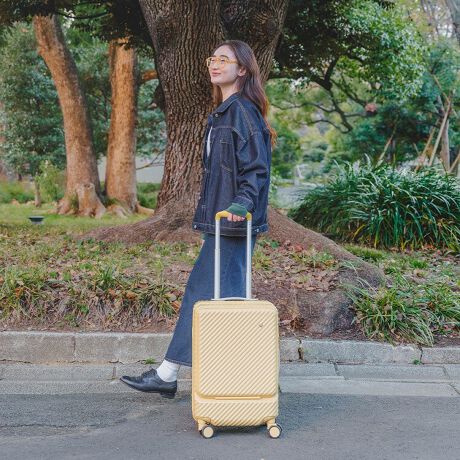 [^:05513]̗X^CɊY@\ƁAHaNT炵{̃J[fUCvXX[cP[XV[YAuRRgvBfUCƋ@\̂ЂƂЂƂɗƑfGɁAƉKɂȂACfAl܂Ă܂Bʎ[ł2dl̃X^_[h^CvBtg|Pbgtňړ̉ו̎oX[YłBېEȐ100Ȉȏ̋@݂ɑΉ\ȃTCYŁA2`3x̗soɂ߂łBʁ^2^CvʂɎ[ł2^Cv̓dlB[Xy[XāAו₨yYd₷̂ŉƑƂ̃VFAɂg₷ItgI[v|PbgX[cP[X𗧂Ă܂܊JāAړו̏oꂪł|PbgB|Pbgt̎d؂̃zbNOƖ{̂̃C[Xy[Xɂ̂܂܃ANZX\łB|PbgoOMM܂ŎgĂ̎[ɕ֗ȃ}`|PbgƃNbṼ|PbgzuBNbV|Pbgɂ13.3C`PC[ł܂Bd؂ShJ̒d؂́ANƊۂ߂ă{^ŗ߂邱Ƃ\BpbLOX[YɁBLX^[Xgbp[dԂł̈ړȂǂŁA𗣂Ă]Ȃ֗ȃLX^[Xgbp[tB茳Ƀ{^zuĂ̂ŁA܂Ƀ^b`ő삪\łB~jobO֗ȃ~jobOtBƂhNz_[ƂāA肪ӂ肪ȈړɃX[cP[X̃nhɎtAOė̃~jobOƂĂg܂B񐫂ɗDAeՂɕ]\ȑoփLX^[Bg⎝ɍ킹4K\ȃvhCunhBJM̎sv3̃_CTSbNBfUC&J[HaNT炵uȂ݂Ȃ݂ȂȂ߃uv̗pBȃjAXJ[̃{fBƃnh̃oCJ[fUCɃVo[̃^p[cANZgłB\ʂ͏ڗɂ}bgȎłB͖{̃J[ƂɈقȂfUC̋H{vgngpB点BȅƖ̊֌WɂAۂFقȂČꍇ܂B܂AĂ郂j^[̊ɂĂۂ̐FƑقȂꍇ܂B\ȂdlύXꍇ܂̂ł܂B