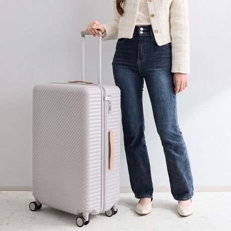 [^:05515]̗X^CɊY@\ƁAHaNT炵{̃J[fUCvXX[cP[XV[YAuRRgvBfUCƋ@\̂ЂƂЂƂɗƑfGɁAƉKɂȂACfAl܂Ă܂Bʎ[ł2dl̃X^_[h^CvB75L^Cv5`7x̗soɂ߂ȃTCYłBʁ^2^CvʂɎ[ł2^Cv̓dlB[Xy[XāAו₨yYd₷̂ŉƑƂ̃VFAɂg₷I|Pbgg郁bV|PbgA̎[ɕ֗ȃ}`̃|PbgzuBd؂ShJ̒d؂肪tĂ̂ŁA`zeȂǂŊJĂgSłBLX^[Xgbp[dԂł̈ړȂǂŁA𗣂Ă]Ȃ֗ȃLX^[Xgbp[tB茳Ƀ{^zuĂ̂ŁA܂Ƀ^b`ő삪\łB~jobO֗ȃ~jobOtBƂhNz_[ƂāA肪ӂ肪ȈړɃX[cP[X̃nhɎtAOė̃~jobOƂĂg܂B񐫂ɗDAeՂɕ]\ȑoփLX^[Bg⎝ɍ킹4K\ȃvhCunhBJM̎sv3̃_CTSbNBfUC&J[HaNT炵uȂ݂Ȃ݂ȂȂ߃uv̗pBȃjAXJ[̃{fBƃnh̃oCJ[fUCɃVo[̃^p[cANZgłB\ʂ͏ڗɂ}bgȎłB͖{̃J[ƂɈقȂfUC̋H{vgngpB点BȅƖ̊֌WɂAۂFقȂČꍇ܂B܂AĂ郂j^[̊ɂĂۂ̐FƑقȂꍇ܂B\ȂdlύXꍇ܂̂ł܂B