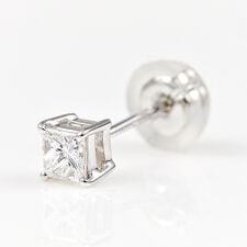 PT950カナディアンダイヤモンドピアス Fカラー以上 0.15ctUP×2