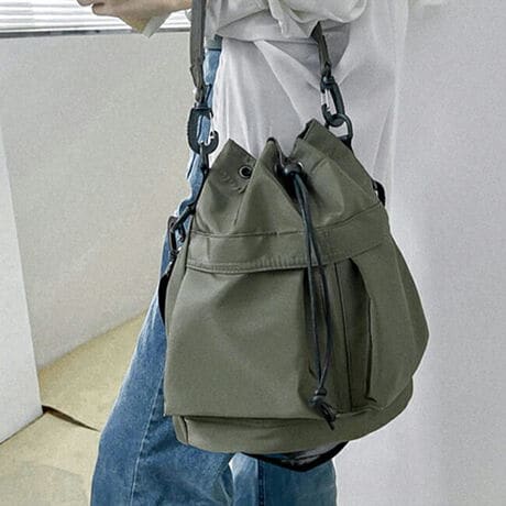 [^:93431]wRpNgȂ̂ɂI[͂2WAYВ^V_[obOxOƓɌv5̃|PbgtĂ邽߁Aו𕪂Ď[łg聝̃V_[obOB̓̋CR[fɂĎ΂ߊ|莝ł2WAY^CvIig痷sȂǁALV[ő劈􂵂܂B|Cg1.v5̃|Pbgtŉו̐ڂɕ֗OƓ킹5̃|Pbgtōׂ̂̎[LxɂłăJo̒ŕႲႹSITCh̃t@Xi[|PbǵAX}[gtHzȂǂɎoACe[̂ɂ҂BKvȎɃTbƎo邩AƂĂ֗łI2.ʂȂfUCŃ}}YgIVvŃX^CbVȃfUĆAʖ킸YgႤIו̑}}Aɂd󂳂̂ŁAƑ݂ȂŃVFAĎg܂3.͂₷iCn\̐n͐͂₷iCnȂ̂ŁẢJ⃌W[̎łSIShł͂܂񁟃ACeXybNTCYH300~W280~D140 (PʁFmm) ̏ïׁAiKŌ̍܂BfށFiC^|GXeБdʁF240gTCY v