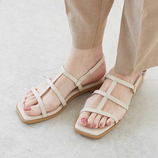 スクエアトゥ T字ストラップサンダル