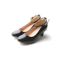 フリューン(flune)のアンクルストラップ ミドルヒール ラウンドトゥ パンプス