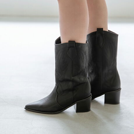 [^:56023]wlȕ͋CYgh̃EGX^u[cxL̂fUCƃBe[W͋̕CȃEGX^u[cG̃ghIgD͂ƃV[vɁAq[͑߂̃X^bNq[ŃoX̎ꂽVGbgBJWAȂfUCAGXjbNR[fȊOɃXJ[gȂǂ̂ꂢ߃t@bVɂ₷ł􁃃|Cg1.Be[WlۂVvȃEGX^₲ƂV{in̕\ʂ̃VHj߂̐nABe[W̍UꑫBEGX^u[cےhJ͗ĺAn̐Fɋ߂p邱Ƃœꊴ̂lۂɎdオ܂I2.ɂNbṼC\[Ƃ̏d̂镔T|[gĂӂӂ̍C\[i~jBւɂNbVA̔yĂ܂B3.ɂAEg\[C̓Obv͂ɗDꂽSfނgpBotčׂa邱ƂŒnʂƂ̖C傫ȂASė܂BTCYIтɍĂ܂񂩁H_X^btĂ݂܂I^Ă / iTCY:22.5cmyDz IԃTCYS S͑͂ɂ߂AbŎ~܂̂ŖȂBܐ̂Đ30mmBM͑S̓IɊɂBܐ̂Đ40mmB ͂܂ / iTCY:23.5cmy2Ez IԃTCYM M͑͂͂Ƃ肠Bܐ̂Đ30mmł藚BSl܂ēȂB  / iTCY:24.0cmyDz IԃTCYL L͑ɂ̂Ńn[tC\[Œ߂ƃtBbgB]TăoX悭BM͍bLcđłȂB ̌`ɂ͌l܂BX^btz͎QlxɂlBACeXybNTCYyS(22.0`22.5cm)z(،^)F25.7cm/(،^)F7.9cm/F31.5cm/OF21.0cmyM(23.0`23.5cm)z(،^)F26.7cm/(،^)F8.0cm/F33.0cm/OF21.5cmyL(24.0`24.5cm)z(،^)F27.7cm/(،^)F8.1cm/F34.5cm/OF22.0cmyLL(25.0`25.5cm)z(،^)F28.7cm/(،^)F8.2cm/F36.0cm/OF23.0cmy3L(26.0cm)z(،^)F29.7cm/(،^)F8.3cm/F37.5cm/OF23.5cmfڃTCÝAC̃Xg(،^)̃f[^łB̏ïׁAiKŌ̍܂Bq[̍F6.0cmfށFvБdʁF410gM(23.0`23.5cm) vCYF3Ey@\zF NbV  NbV ׂɂ ɂȂ ₷ Ȃ ɂ 傫TCY TCYyV[zF  h f[g ł o JtF VbsO  fC[  ig g ʗyfUCzF EGX^ u[c Ou[c G ~hu[c V[gu[cy߃J[zF  ubN  uE hJ