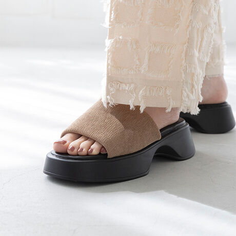 [^:26018]wꂽJWAA{̌ꂽR[fC ChohT_x͓IȃfUCłAq[̌X΂Ȃ1ĂĂɂIAC{[ƃx[ẂAR[fCƒ~̐FƂzFɂȂĂ邽߁AEłI|Cg1.LŃGbŴghp̌łLfUCŃGbWAN[ȈۂɌĂ܂B2.VvȂ̂ɃIVȃR[fC̃ChohChoh́AVvłȂڂ䂭IXbpoŗ̂ɃIV܂B3.ӂӂŔ聝ȃCjOCjOi̐nj͂炩znƂӂӂ̃X|WłȂ锧BACeXybNTCYyS(22.0`22.5cm)z(،^)F23.0cm/(،^)F8.3cmyM(23.0`23.5cm)z(،^)F24.0cm/(،^)F8.5cmyL(24.0`24.5cm)z(،^)F25.0cm/(،^)F8.7cmyLL(25.0cm)z(،^)F25.5cm/(،^)F8.8cmfڃTCÝAC̃Xg(،^)̃f[^łB̏ïׁAiKŌ̍܂Bq[̍F5cmfށF@ەБdʁF295gM(23.0`23.5cm) vCYF2ETCYIтɍĂ܂񂩁H_X^btĂ݂܂I^iTCYF22.0cm EIԃTCYFS邢@@S͑肪炩邭BWFpbh~ĒpBiTCYF22.5cm DIԃTCYFS邢@@M͑肪邭AO肷BiTCYF23.0cm EIԃTCYFS邢@@S͑S̓Iɂ҂łܐƂقڂƂȂBM͑߂łƂ5mm]BiTCYF23.5cm 2EIԃTCYFM邢@@L͑10mm]̂MIԁBiTCYF24.0cm DIԃTCYFM邢@@M͑₫A͂߂̂҂BܐƂƋɗ]ȂxBL͑肪邢BiTCYF24.5cm DIԃTCYFL邢@@L͑ܐAƂƂɂƂȂ̂҂BLL͑]Ă邵A邢B̌`ɂ͌l܂BX^btz͎QlxɂlB