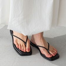 25春夏新作 キラキラトング スクエアトゥ フラットサンダル