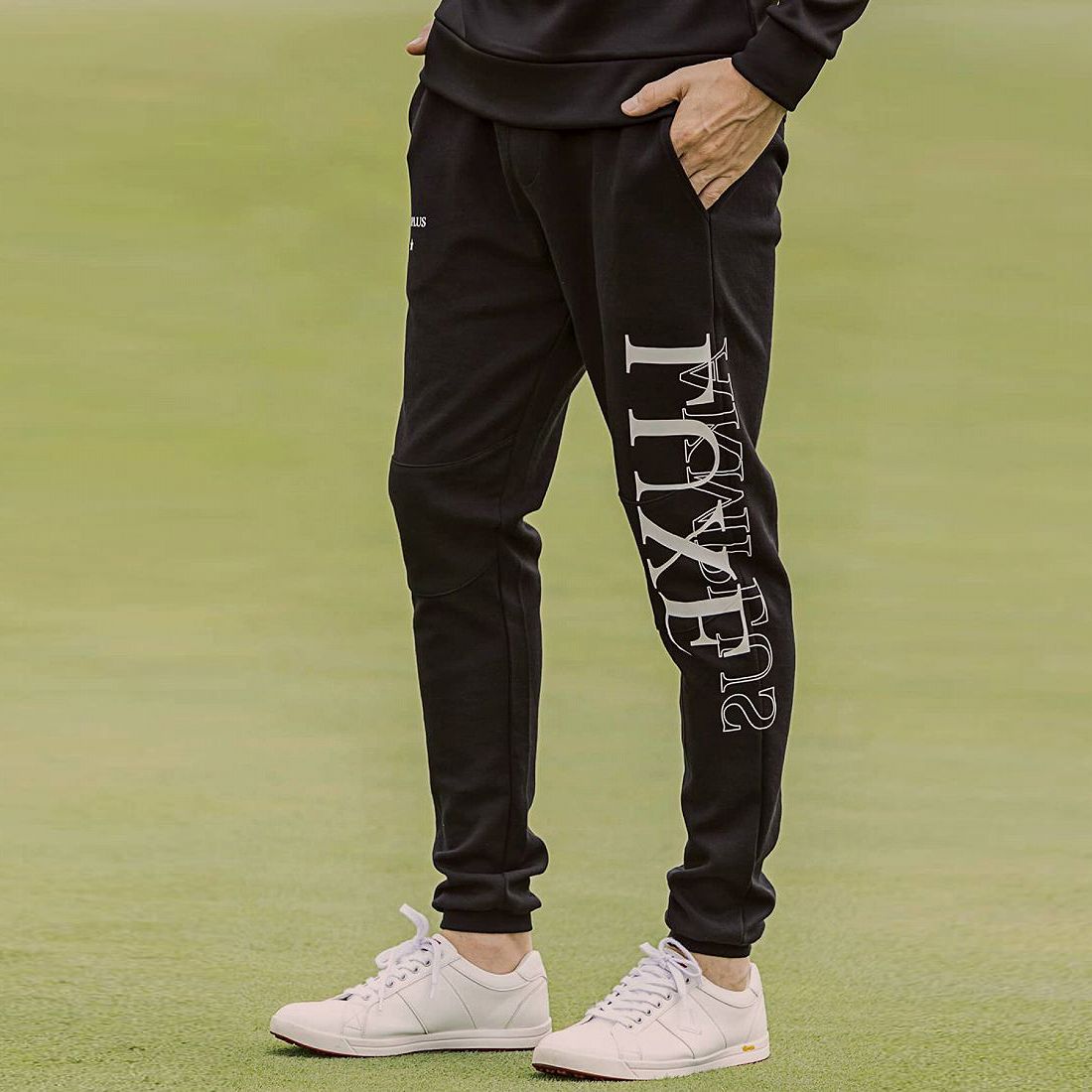 【未使用・タグ付】リュクスエイケイエムプラス　ジョガーパンツ　スウェット　白　Ｍ LUXEAKMPLUS(リュクスエイケイエムプラス)ゴルフ ロゴスウェット