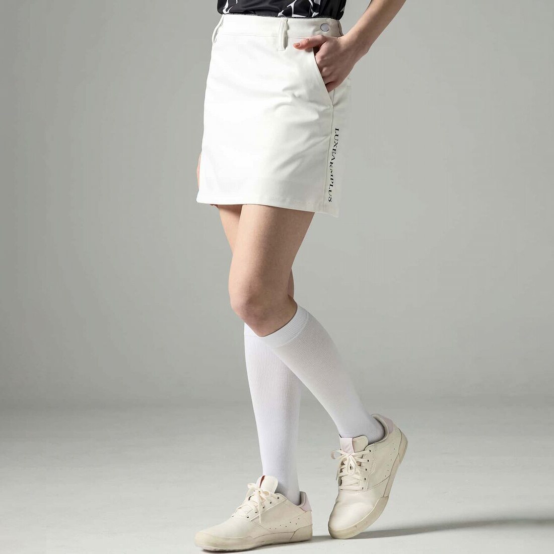 [}C]LUXE AKM PLUS St TChSXJ[g/NXGCPCGvXiLUXEAKMPLUSj white