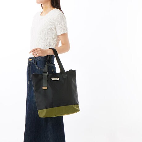 [^:5501PI0130141]oCJ[ȃJWAȈۂ̏c^V_[obOłB[͂QŁAA4TCYۂeʃTCYBeʂȂyʂȂ̂Œʋ΂ʊw̕ig͂A}U[YobOAsobOƂĂp܂Bו|ŎĂ̂ŕ֗łB܂AV_[xgOănhobNƂĂg܂Bɂ͏łI[v|Pbg2ƃt@Xi[t|Pbg1tBJ̓t@Xi[dlŒgɂ̂ňSłB|PbgFFI[v~2,t@Xi[t~1