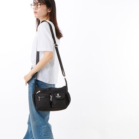 [^:5501PI0150101]RpNgȃTCYȂL}`łՂ[łlCuhPICONE ACCESSORĨ|CgvgꂽVvȃV_[obOłByʂȑfނgpĂ̂ł킸330gƌŷŁA₨UȂǂ̓g◷sȂǂɂXXłBЂ̓TCY\ŁA|ł΂ߊ|łgp܂BVvȃfUCȂ̂ŁALN̕ɂgAv[gMtgɂœKłBɂ̓I[v|Pbg2ƃt@Xi[t|Pbg1AOwʂɂ̓t@Xi[t|PbgATChEꂼɃI[v|PbgAOʂɂ͑傫ȃt@Xi[t|Pbg1ƁAt@Xi[t|Pbg3Atbvt|Pbg1̌v11ӏ|PbgAו𕪂Ď[鎖o܂BJ̓t@Xi[dlŒgɂ̂ňSłB|PbgFFI[v~2,t@Xi[t~1 OFwʁGt@Xi[t~1,TChGI[v|Pbg~2,OʁGt@Xi[tij~1,t@Xi[t~3,tbvt~1