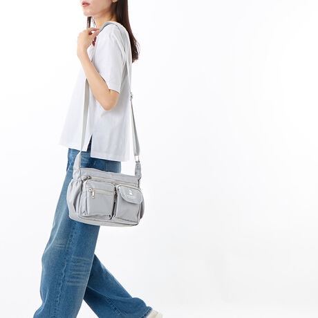 [^:5501PI0150103]RpNgȃTCYȂL}`łՂ[łlCuhPICONE ACCESSORĨ|CgvgꂽVvȃV_[obOłByʂȑfނgpĂ̂ł킸330gƌŷŁA₨UȂǂ̓g◷sȂǂɂXXłBЂ̓TCY\ŁA|ł΂ߊ|łgp܂BVvȃfUCȂ̂ŁALN̕ɂgAv[gMtgɂœKłBɂ̓I[v|Pbg2ƃt@Xi[t|Pbg1AOwʂɂ̓t@Xi[t|PbgATChEꂼɃI[v|PbgAOʂɂ͑傫ȃt@Xi[t|Pbg1ƁAt@Xi[t|Pbg3Atbvt|Pbg1̌v11ӏ|PbgAו𕪂Ď[鎖o܂BJ̓t@Xi[dlŒgɂ̂ňSłB|PbgFFI[v~2,t@Xi[t~1 OFwʁGt@Xi[t~1,TChGI[v|Pbg~2,OʁGt@Xi[tij~1,t@Xi[t~3,tbvt~1