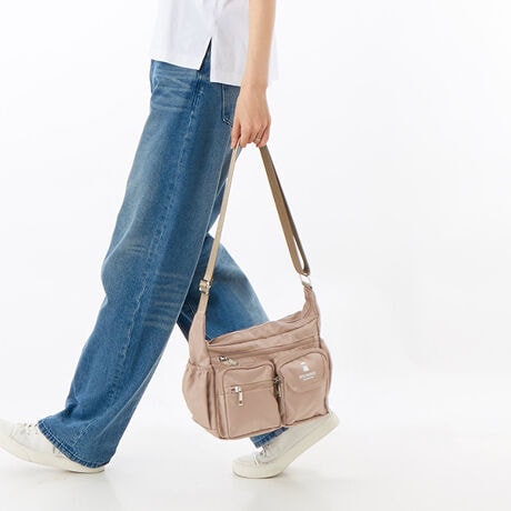 [^:5501PI0150195]RpNgȃTCYȂL}`łՂ[łlCuhPICONE ACCESSORĨ|CgvgꂽVvȃV_[obOłByʂȑfނgpĂ̂ł킸330gƌŷŁA₨UȂǂ̓g◷sȂǂɂXXłBЂ̓TCY\ŁA|ł΂ߊ|łgp܂BVvȃfUCȂ̂ŁALN̕ɂgAv[gMtgɂœKłBɂ̓I[v|Pbg2ƃt@Xi[t|Pbg1AOwʂɂ̓t@Xi[t|PbgATChEꂼɃI[v|PbgAOʂɂ͑傫ȃt@Xi[t|Pbg1ƁAt@Xi[t|Pbg3Atbvt|Pbg1̌v11ӏ|PbgAו𕪂Ď[鎖o܂BJ̓t@Xi[dlŒgɂ̂ňSłB|PbgFFI[v~2,t@Xi[t~1 OFwʁGt@Xi[t~1,TChGI[v|Pbg~2,OʁGt@Xi[tij~1,t@Xi[t~3,tbvt~1