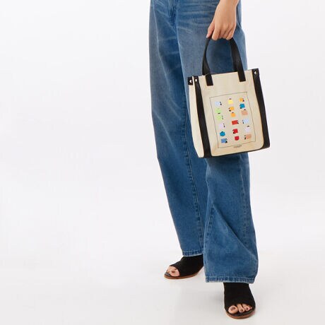 [^:5501PI0250195]lCuhPICONE ACCESSORĨCXg_Ƀvgꂽ1_ŃR[fiグĂ鑶݊̂ȃ~jV_[obOłBAʁATChAV_[xgɏ_炩Ȗ{v̂悤ȕoV{̂tFCNU[gp邱ƂŁAJWAɍvX܂BV_[xgƍ킹Ă킸266gƂƂɂyA₨UȂǂ̓g◷sȂǂɂXXłBV_[xg͎O\Ȃ̂ŁAnhobOƂĂg܂Bʂ̓VvȎiՂƃSvgĂ̂ŁAD݂ɉĎԂ邱Ƃł܂BRpNgTCYȂAybg{gcɓ邽߁A֗łBɂ͏łI[v|Pbg2ƃt@Xi[t|Pbg1tB}OlbgJŉוo₷֗łBFI[v~2,t@Xi[t~1