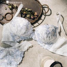 フランデランジェリー(fran de lingerie)の華あり刺繍のノンワイヤー しっかり盛れるノンワイヤー「スタイルアップワイヤレス」ブラショーツセット