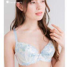 フランデランジェリー(fran de lingerie)の刺繍レースのベーシックデザイン自分らしいバストに「フランスタンダード006」ブラジャーショーツセット