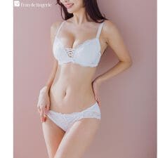 フランデランジェリー(fran de lingerie)の編み上げ×レースのキュートデザイン谷間メイクブラ「フランスタンダード007」ブラジャーショーツセット