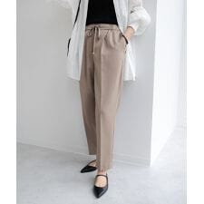 アンドミー(andme)のきれいめ ツイル 美脚 ドローストリング テーパードパンツ