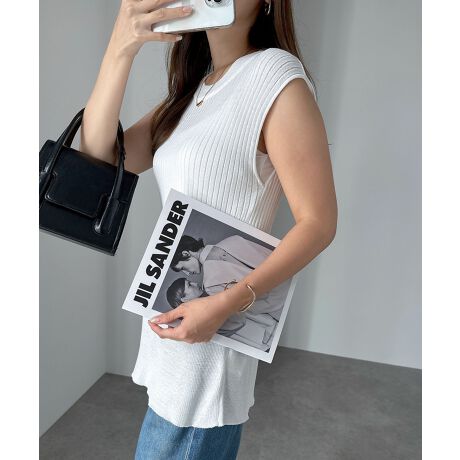 ӂƍLtAtF~jȃm[X[uEjbgTOPׂ܂􃌁[x[XɃiCuhAӂ_炩ȔƁAVbƂȎɎdグTbƉKȃT}[jbgfށBg͂⃏ChɎdグu҂݁B̓S҂݂ŁAЂƗhjAX炵ۂłBVGbg̓^CgɌ̂́An_炩AҒn̎̂̃CEɂ̂|CgłB߂̏䊴ƃtÃfUCŃqbv܂̑̌^Jo[1ŃT}ɂȂAlqɃsb^Ȃ߃ACełBBẽCeBOAɂȂĂ郂j^[EPCɂۂ̏iƐFقȂČꍇ܂B̏エ߉BQlTCYFMF60cmF34.5cmgF36cmEGXgF35cmF17.5cmfށF[65% iC35%lLkF蓧F萶ňF蔧FƂĂ邻̑Fgu҂ݐS҂݃VbƂ̏_炩ȃjbg