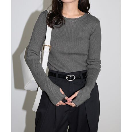 クルーネックサムホール付きリブニットトップス