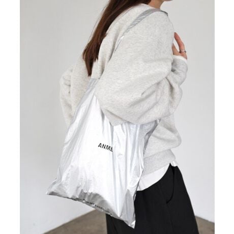 J[oG[VLxȐVsiCEg[gobOtׂ܂BtgSɂANMESBɃCAEgꂽRZvǵAANOTHER NEW MY ESSENTIALSuhےIWiS̃fUCłB傫AȂAA4TCY[\ȃTCYɂ܂B̌yiCfނŁA܂肽ŎTuobNƂĂIXXłB͌|₷ŁAɂ͕֗ȃWbv|PbgtBJ͉ו̔яohXibv{^tBj킸fC[ɂgAANMEIWig[gobOłBBẽCeBOAɂȂĂ郂j^[EPCɂۂ̏iƐFقȂČꍇ܂B̏エ߉BQlTCYFyFTCYzF38cmF30cmF55cmdF40gfށFiC:100%lLkFȂFF萶ňF┖蔧FƂĂ鐶YnF