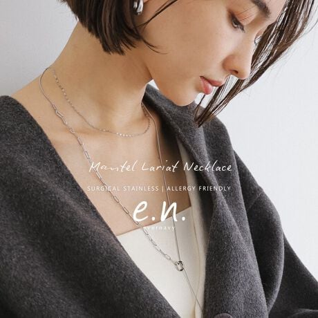 }eiOɃo[ʂߋjgpfUC̃GbglbNX B}eOɂYlbNXƂĂAɉ񂵂ăOlbNXƂĂg܂B}eߋ̂߁A݂ɒĂg܂BgbvX̃fUCɍ킹āAD݂ɃAW\B܂؂₩ɌĂ̂͂łBJWA炫ꂢ߂܂ŕLX^COɃ}b`Bg͂AʂȃV[ɂ߂̃ACełBT[WJXeX̓EÊɂgp鍂iXeXE␅ɋATrϐFNɂEAM[ɔzSfދAM[̕ɂSĂgAɂ₳fނgpĂ܂BςȂłKȒSnŁAgɂȂ悤ȎRȌy͂łBT[WJXeX́Au×pɂgقǈSȑfށvƂĒmĂ܂B␅ɋAϐF򉻂Nɂ߁AԂۂĂ̂łBAM[ɂ͌l܂BׂĂ̕ɃAM[oȂƂۏ؂̂ł͂܂BɈُꍇ́AɂgpTBT[WJXeX̓TrϐFɋfނłAoNω₲gp󋵂ɂAɌ̍ꍇ܂B炩߂BBẽCeBOAɂȂĂ郂j^[EPCɂۂ̏iƐFقȂČꍇ܂B̏エ߉BQlTCYFyFz`F[̒F82cmfށFT[WJXeX:l␶YnF؍